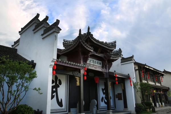 歌力思：nobis品牌目前在小红书平台直播销售